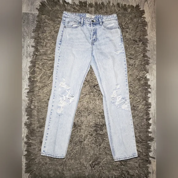 Hidden Distressed Jeans - Picture 2 of 7